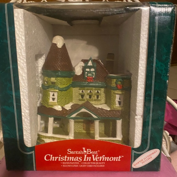 Santa’s House Christmas in Vermont Illuminated House - Picture 1 of 5